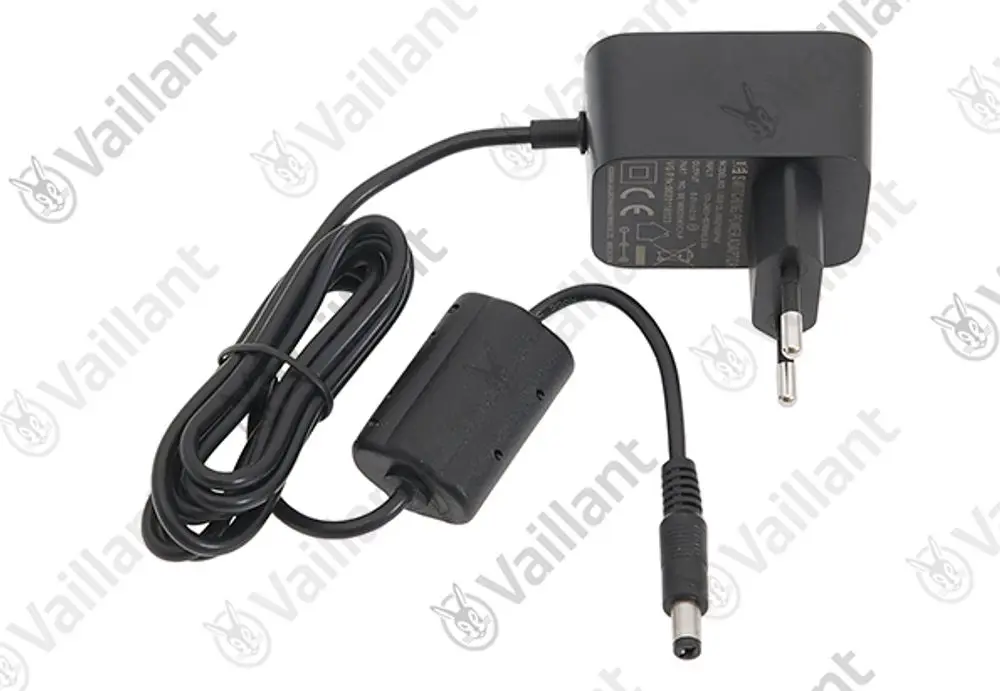 Vaillant Netzteil in Schwarz mit Kabel und Stecker. Gerät zur Stromversorgung, geeignet für bestimmte Vaillant Modelle. Klar erkennbare Anschlüsse und Schutzvorrichtungen.